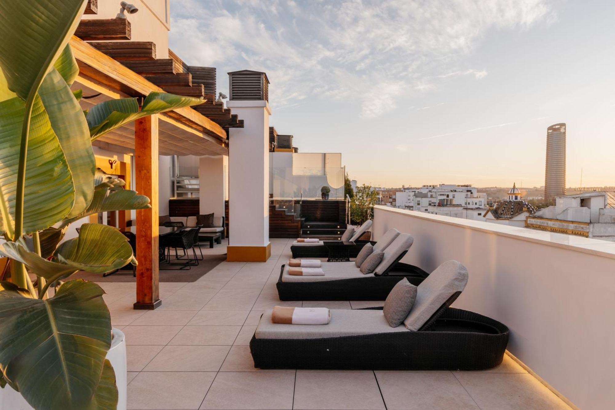 Colon Gran Melia - The Leading Of The World